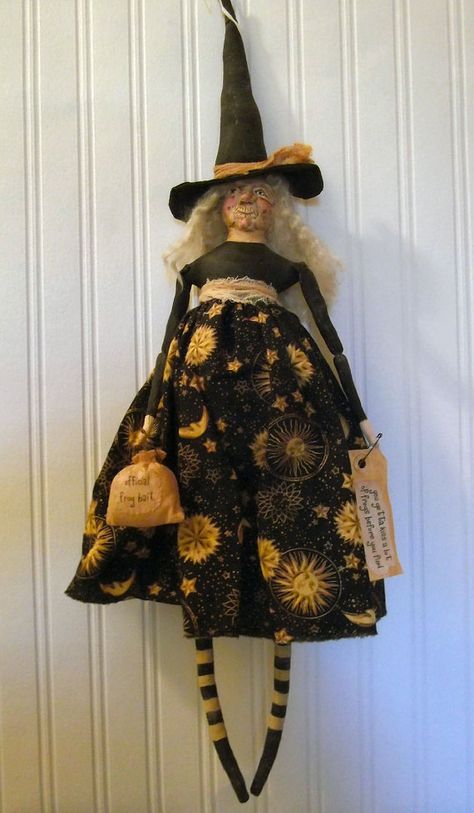 Witch Doll Diy, Witch Dolls Handmade, Scary Witches, Frog Witch, Halloween Frog, Primitive Witch, Folk Art Halloween, Witch Dolls, Halloween Witch Dolls