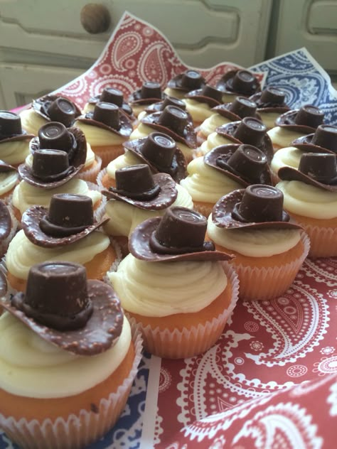 Western Rodeo Birthday Party, Cowboy Brunch, Country Themed Desserts, Stagecoach Birthday Party Ideas, Wild West Party Food Ideas, Cowboy Themed Desserts, Cowboy Themed Party Food, Rodeo Themed Desserts, Waylon Jennings Birthday Party