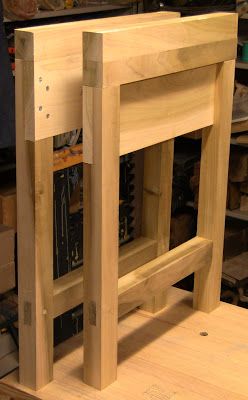 Portable Workbench, Book Reference, Essential Woodworking Tools, Diy Workbench, Workbench Plans, Woodworking Workbench, Bench Plans, Router Woodworking, Built In Bookcase