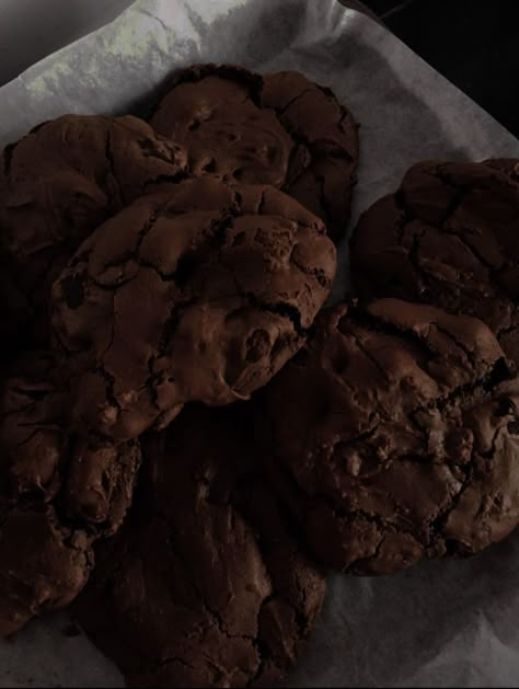 Cookies Aesthetic, Cream Aesthetic, Aesthetic Dark, Brown Aesthetic, What You Eat, My Vibe, Chocolate Cookie, Dark Aesthetic, Asian Recipes