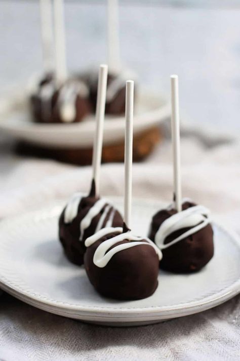 Gluten free dairy free cake pops are a fun dessert for a party or any special occasion! Dairy Free Cake Balls, Gluten Free Dairy Free Cake Pops, Dairy Free Cake Pops, Paleo Cake Pops, Df Dessert, Gluten Free Dairy Free Cake, Gluten Free Cake Pops, Chocolate Cake Pops Recipe, Dairy Free Chocolate Cake