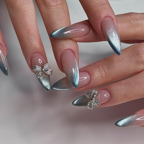 Fall Cat Eye Nails 2024 25 Ideas: A Complete Guide to Stunning Manicures Nail Art Mariage, Festive Nail Designs, Eye Nails, Pretty Gel Nails, Nail Art Inspo, Winter Nail Art, Cat Eye Nails, Winter Nail Designs, Festival Nails