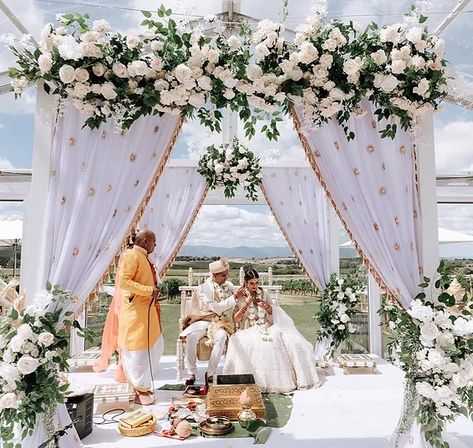 White Mandap Decor Indian, White Wedding Mandap, White Mandap, South Indian Engagement, Vidhi Mandap, Mandap Ideas, Mandap Decoration, Mandap Design, Indian Wedding Decor