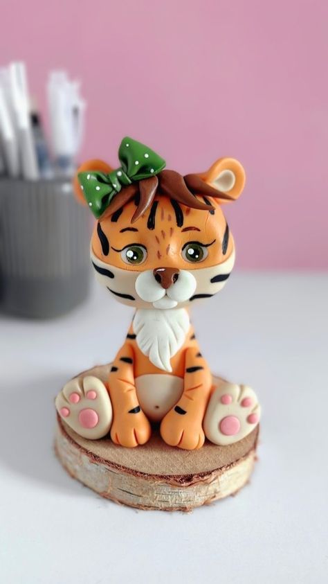 Alex l Online Cake Decorating Courses (@alex.mazur_cakes) • Zdjęcia i filmy na Instagramie Tiger Cake Topper, Fondant Girl, Whale Cakes, Barnyard Cake, Sheep Cake, Tiger Cake, Cow Cakes, Cake Decorating Courses, Safari Cakes