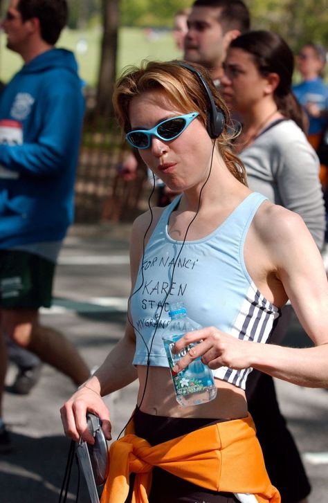 Renee Zellweger at the 5th Annual New York Revlon Run/Walk, 2002 Renee Zellweger 90s, Mall Rats, Renee Zellweger, Sporty Chic, Revlon, Rats, Actresses, Screen, New York