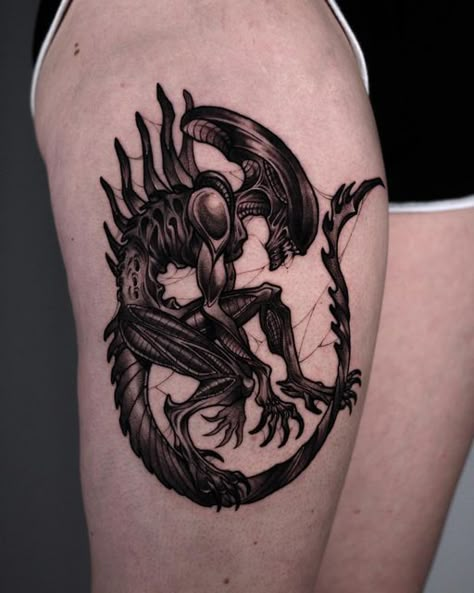 Blackwork Skeleton Tattoo, Alien The Movie Tattoo, Alien Tattoo Xenomorph, Alien Tattoo Design, Tattoo Art Ideas, Predator Tattoo, Tattoo Pierna, Harry Tattoos, L Tattoo