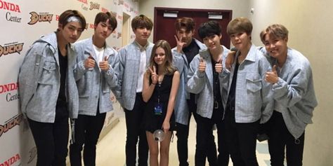 Kylie Rogers, Bts Group Photos, Abstract Art Wallpaper, Child Actresses, Bulletproof Boy Scouts, Bts Group, Bts Fans, Bts Concert, Bts Korea