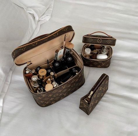 Makeup bag, Bags, Fashion bags Louis Vuitton Makeup, Tas Lv, Bag Essentials, Luxury Makeup, Essential Bag, Gucci Belt, Aesthetic Makeup, Lady Dior, Makeup Skin Care