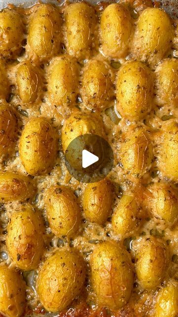 Baby Potatoes In Oven, Crispy Potatoes In Oven, Golden Potato Recipes, Oven Potatoes, Parmesan Potato Recipe, Parmesan Potato, Potatoes In Oven, Tiktok Food, Parmesan Potatoes