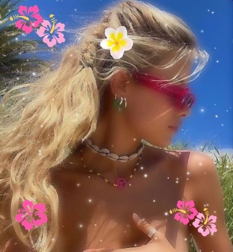 H20 Just Add Water, Coconut Aesthetic, Aesthetic Coconut Girl, Sommer Mad, Mermaid Summer, Early 2000s Aesthetic, No Ordinary Girl, Aesthetic Coconut, Beachy Girl