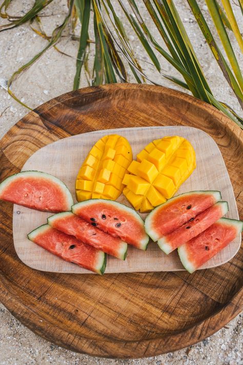 Summer Watermelon Aesthetic, Mango And Watermelon, Watermelon Aesthetic, Full Aesthetic, Watermelon Picnic, Fruits Salad, Content Photos, Aesthetic Picnic, Picnic Aesthetic