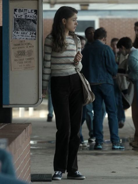 Natalie Dyer Outfit, Nancy Outfit Stranger Things, Nancy Stranger Things Outfits, Nancy Season 4, Stranger Things Fits, Nancy Wheeler Outfit Inspiration, Natalia Dyer Outfits, Slasher Outfits, Nancy Wheeler Style