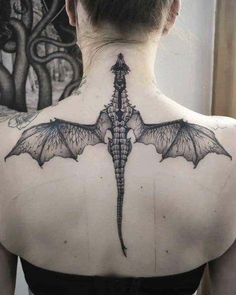 Dragon Tattoo With Wings, Dragon Back Tattoo, Dragon Tattoo Back, Dragon Head Tattoo, Medieval Tattoo, Dragon Tattoo For Women, Spine Tattoos For Women, Back Tattoos For Guys, Dragon Tattoo Designs