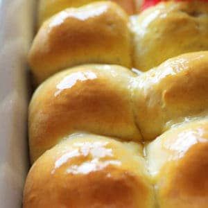 Easy Dinner Rolls - i am baker Amish Rolls, Easy Dinner Rolls Recipe, Easy Homemade Rolls, Dinner Rolls Recipe Homemade, Easy Dinner Rolls, Dinner Rolls Easy, Homemade Yeast Rolls, Sweet Dinner Rolls, Life Made Simple