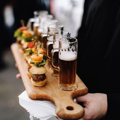 Beer Food Pairings, Hutton House, Wedding Planning Checklist Timeline, Ultimate Wedding Planning Checklist, Content Inspiration, Fingerfood Party, Bistro Food, Burger Sliders, Party Food Platters