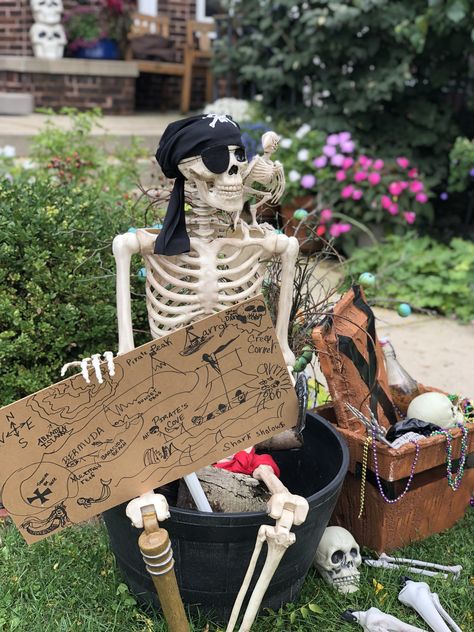 Pirate Graveyard Halloween, Pirate Halloween Yard Decorations, Pirate Halloween Display, Pirate Skeleton Halloween Decorations, Pirate Yard Decorations, Pirate Halloween Decorations Front Yards, Pirate Skeleton Halloween, Camper Halloween, Halloween Camping Decorations