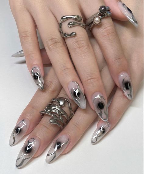 Punk Nails, Edgy Nails, Goth Nails, Grunge Nails, Makijaż Smokey Eye, Pretty Gel Nails, Soft Nails, Silver Nails, Minimalist Nails