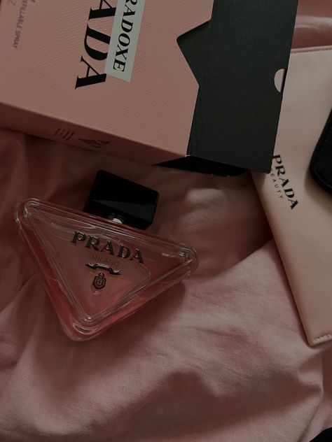 Paradox Prada, Prada Paradoxe Perfume, Prada Perfume Women, Prada Perfume, Prada Aesthetic, Image Swag, Perfume Fragrance, Favorite Scents, Orange Blossom