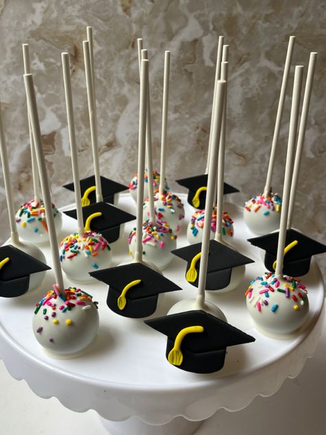 Graduation Cake Pops, Cake Push Pops, Graduation Cake, Graduation Cakes, Candy Apples, Cake Pops, Graduation Party, Yummy Treats, Kids Birthday