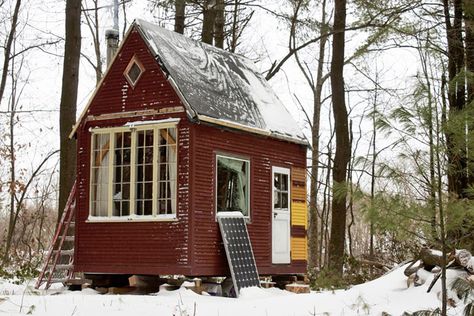 Man Builds 100 Sq. Ft. Timber Frame Tiny House Timber Frame Tiny House, Frame Tiny House, Retreat Cabin, House In The City, Awesome Houses, Tiny House Swoon, Timber Frame House, Small Farms, Tiny House Nation