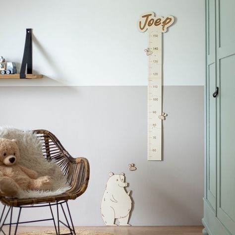 Nieuw product op de webshop! Deze mooie groeimeter voegde we toe, zodat jullie ieder jaar samen kunnen ontdekken hoeveel ze het afgelopen jaar zijn gegroeid. ✨👧 Super leuk op de baby- of kinderkamer en perfect als bijvoorbeeld kraamcadeau. Laat de groeimeter personaliseren met één of meerdere namen en kies jouw thema uit. #groeimeter #kraamcadeau #verjaardagscadeau #babykamer #kinderkamer #meten #jaren #groeien #meetlat #kinderen Growth Chart, Nursery Neutral, Wooden Toys, Baby Room, Baby Shower Gifts, Kids Room, Birthday Gifts, Wall Art, Wood