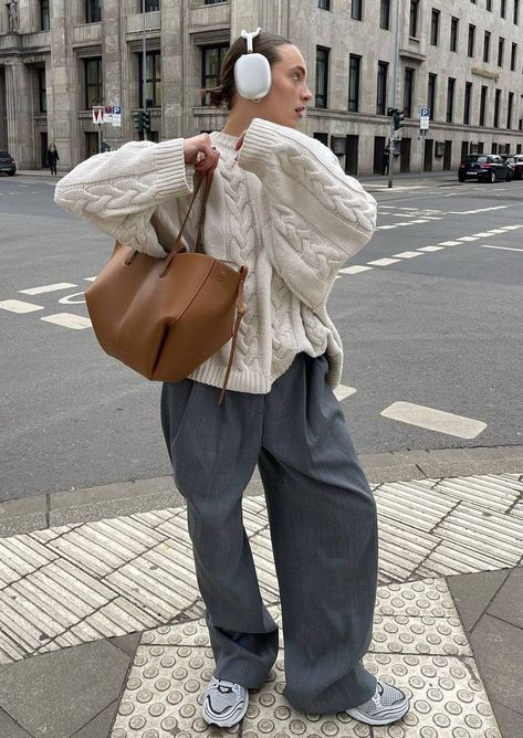 Polene Bag, Brown Bag, Foto Ideas Instagram, Cold Weather Outfits, Rainy Day Outfit, Cute Everyday Outfits, 가을 패션, Autumn Outfit, Outfit Inspo Fall