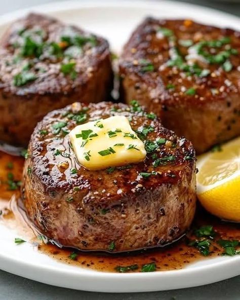 Perfect Filet Mignon Cast Iron, Grilled Filet Mignon Recipes, Filet Mignon Medallion Recipes, Cooking Filet Mignon In Oven, Cooking Filet Mignon In Cast Iron, Easy Filet Mignon Recipes, How To Cook Filet Mignon In The Oven, Filet Mignon Cast Iron Skillet, Filet Mignon Recipes In The Oven