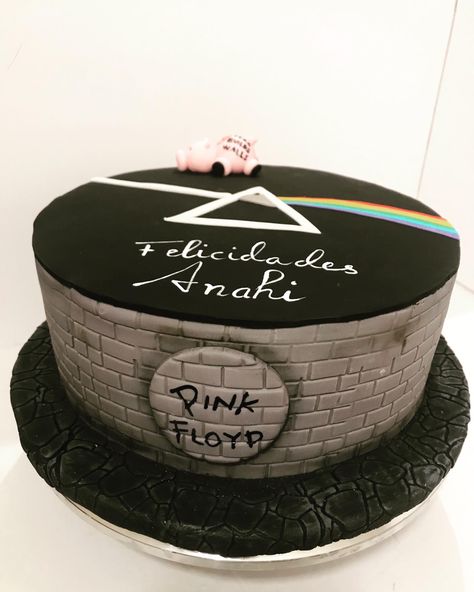 Pink floyd cake , the wall cake Pink Floyd Cake, Dance Cakes, Pink Floyd Wall, Birthday Cakes For Women, Cakes For Women, 30th Bday, Music Dance, Pink Floyd, Birthday Cakes