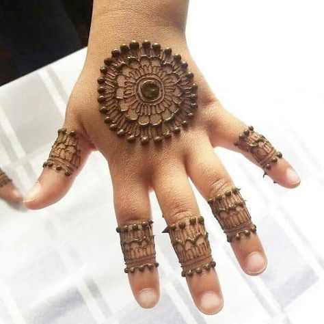 Mehandi Designs Simple, Mehendi Designs For Kids, Round Mehndi Design, Baby Mehndi Design, Henna Designs For Kids, Finger Henna Designs, मेहंदी डिजाइन, Finger Henna, Mehndi Designs For Kids