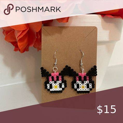 Perler Bead Hello Kitty Kuromi Earrings Kuromi Hama Beads, Perler Bead Hello Kitty, Bead Hello Kitty, Kuromi Earrings, Christmas Shoes Diy, Perler Beads Earrings, Kandi Designs, Perler Earrings, White Tassel Earrings