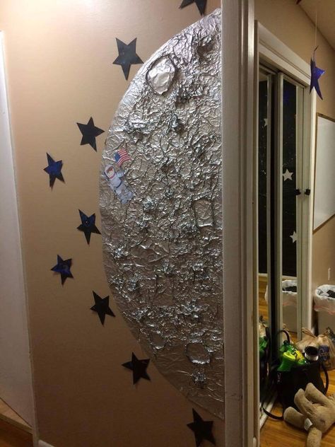 Space Bulletin Boards, Outer Space Crafts, Space Theme Classroom, Space Preschool, Space Crafts For Kids, Space Classroom, Outer Space Decorations, Space Theme Party, Outer Space Party