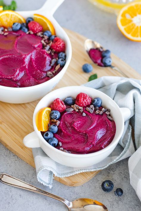 Vegan, loaded with fiber, immune-boosting vitamin C, and plant-based protein, this beet orange smoothie bowl is a joy to wake up to. When paired with sweet fruit and creamy beans, it tastes like a healthy dessert for breakfast. #vegansmoothiebowl #beetsmoothiebowl Orange Smoothie Bowl, Vegetables Breakfast, Creamy Beans, Smoothie Bowl Vegan, Vegan Breakfast Recipes Easy, Smoothie Bowl Ingredients, Brunch Food Ideas, Carrot Cake Smoothie, Orange Breakfast