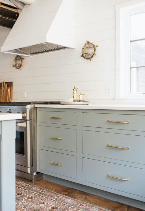 12 No-Fail Classic Kitchen Cabinet Colors | Laurel Home Airbnb Interior, Jean Stoffer Design, Zen Kitchen, Classic Kitchen Cabinets, Jean Stoffer, White Cabin, Design My Kitchen, Ski Condo, Pond House