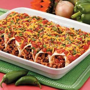 Black Bean and Rice Enchiladas Recipe (Taste of Home) Kinda healthy no meat anyway! Rice Enchiladas, Black Bean And Rice, Vegetarian Lunches, Enchiladas Recipes, Bean And Rice, Beef Enchilada, Vegetarian Ideas, Black Bean Enchiladas, Black Beans And Rice