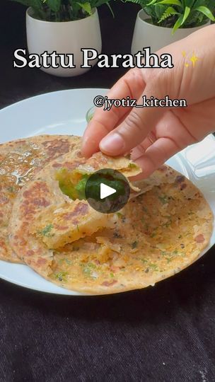 Gujarati Dinner Recipes, Healthy Tiffin Recipe Indian, Sattu Paratha, Healthy Tiffin Recipes, Paratha Breakfast, Alu Paratha, Asees Kaur, Fit Dinner, Breakfast Recipes Kids