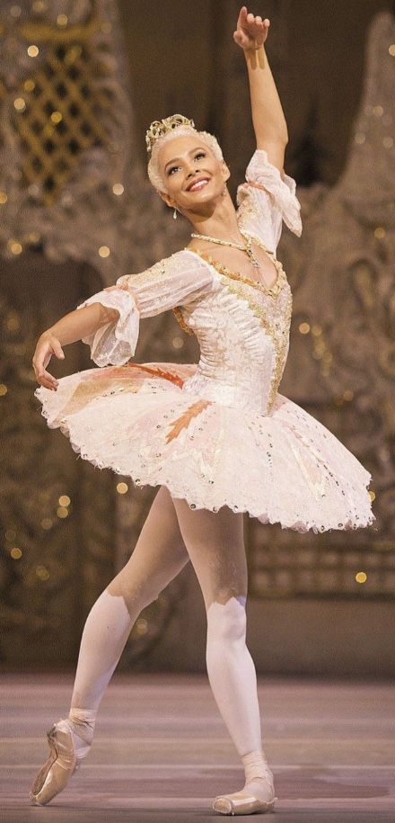 Royal Ballet Costumes, Nutcracker Royal Ballet, Francesca Hayward Royal Ballet, Nutcracker Ballerina Costume, Royal Ballet Nutcracker, The Nutcracker Ballet Costumes, The Nutcracker Costumes, The Nutcracker Outfit, Nutcracker Ballet Aesthetic