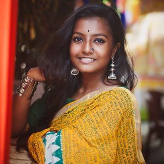 Mahuya Acharjya 🌺 (@mahuyaacharjya) • Instagram photos and videos Brown Skin Blonde Hair, Hindu Women, Saree Outfits, Women Of Worth, Dusky Skin, Jewelry Indian Wedding, Yellow Face, Warm Skin Tone, India Style