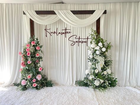 Dekor Lamaran Aesthetic, Dekor Nikah Simple, Engagement Backdrop Ideas Simple, Dekorasi Wedding Simple, Backdrop Engagement Simple, Lobola Decor, Pelamin Nikah, Engagement Backdrop, Simple Wedding Decorations