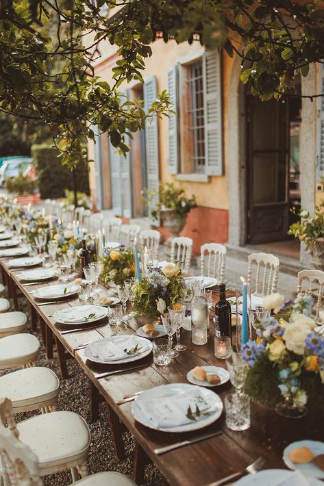 Tuscan Table Setting Wedding, Light Blue Yellow And White Wedding, European Theme Wedding, Italian Wedding Tablescape, Mediterranean Themed Wedding, Italy Wedding Theme, Italian Wedding Table Decor, Italian Theme Wedding, Italian Wedding Decor