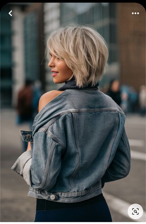 Bobbed Blonde Hairstyles, Bob Hairstyles 2024 Trends, Short Hair Styles For Thinning Fine Hair, Blonde Hair Cuts Short, Trending Short Haircuts 2024, Short Hair Cuts 2024, Short Choppy Bob With Bangs, Short Bob Hairstyles Blonde, Short Hairstyle Women Blonde