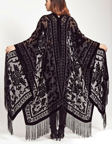 Velvet Fringe Kimono, Velvet Fringe, Mode Hippie, Mode Kimono, Estilo Hippie, Witch Fashion, Mode Abaya, Witchy Fashion, Mode Boho