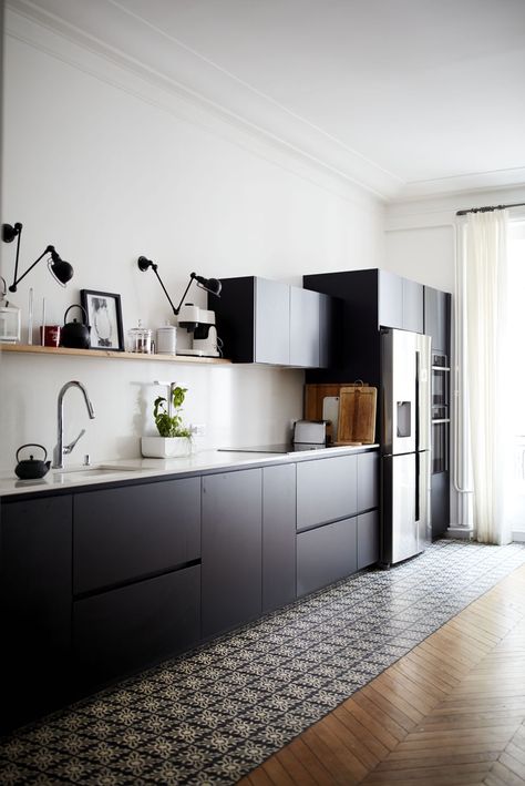 For our next home - long open kitchen, floor tiles into hardwood floor | The extraordinary home of Quentin Leroux as featured in the Rockett St George book: Extraordinary Interiors. #stunning #homes #interiors #interiordesign #beautiful #magical #inviting #houses #family #living #kitchen #vinyl #flooring #floor #pattern #dark #cabinets Kitchen Narrow, Kitchen Tiny, Dark Interior Design, One Wall Kitchen, Floor Vinyl, Tile Floor Living Room, Mad About The House, Kitchen Vinyl, Narrow Kitchen