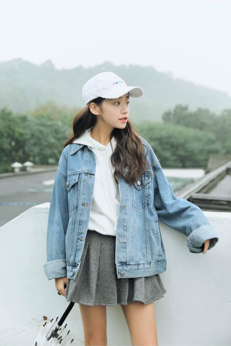 Women's Oversized Boyfriend-Style Denim Jacket with Long Sleeves Harajuku Jacket, Lucky Boy, Boyfriend Denim Jacket, Loose Coat, Loose Coats, Fall Jeans, Jean Vintage, Boyfriend Denim, Casual Cardigans