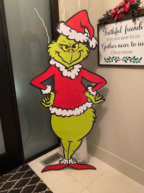 Grinch Christmas Decorations House, Grinch Room, Christmas Diner, Grinch Characters, Halloween Canvas Art, Grinch Decorations, Grinch Party, Grinch Christmas Decorations, Christmas Yard Art