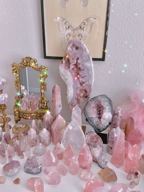 Rose Quartz Aesthetic, Quartz Aesthetic, Crystal Room Decor, Crystal Wedding Dress, Crystal Room, Fairy Wallpaper, Crystal Aesthetic, Crystals Healing Properties, Spiritual Crystals