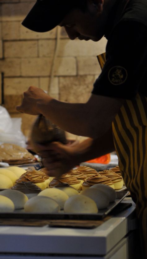 Roti'O Guy in action. Pekalongan Station - Central Java - Indonesia Central Java, Java, Waffles, Indonesia, Track, Ethnic Recipes, Travel