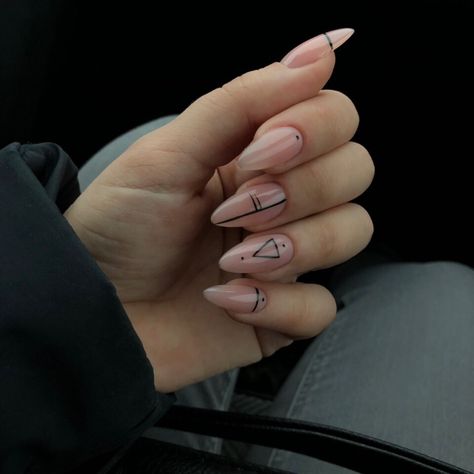 Neutral Goth Nails, Short Stiletto Nails Summer, Short Boho Nail Ideas, Black Boho Nails, Classic Nail Designs Elegant, Stilleto Nail Ideas, Simple Neutral Nail Designs, Boho Chic Nails Designs, Minimalist Nails Almond