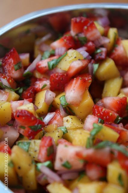 3/4 Cup Strawberries, finely diced  3/4 Cup Mangos, finely diced  1/4 Cup Red Onion, finely chopped  6 Basil Leaves, finely chopped  1 TBSP Fresh Lemon Juice  1/4 tsp. Sea Salt  1/4 tsp. Black Pepper    Combine all ingredients and allow to sit in the refrigerator for a few hours, covered.    We ate this in about 2 days... but I hear it keeps well in a sealed container for about a week. Strawberry Mango Salsa, Resep Salad, Mango Salsa, Think Food, Snacks Für Party, Latin Food, Food Blogs, Party Foods, Salad Dressings