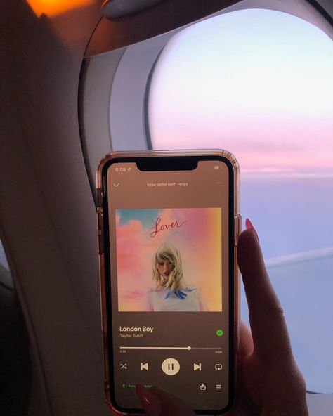 Cute Airplane, Plane Pictures, Swiftie Aesthetic, Lover Taylor Swift, Aesthetic Taylor Swift, Lover Taylor, Photo London, Plane Photos, Taylor Swift Aesthetic