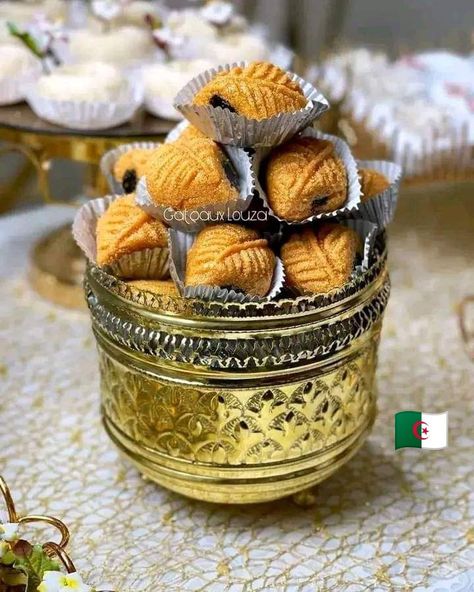 Algerian Cookies Recipe, Arabic Desserts, Algerian Recipes, Sweet Recipes Desserts, Ramadan Recipes, Food Goals, Arabic Food, Sweet Recipes, Food Inspiration